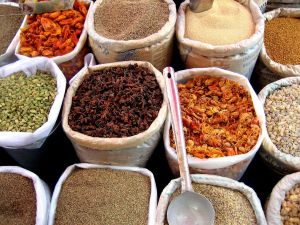 Spices_in_an_Indian_market